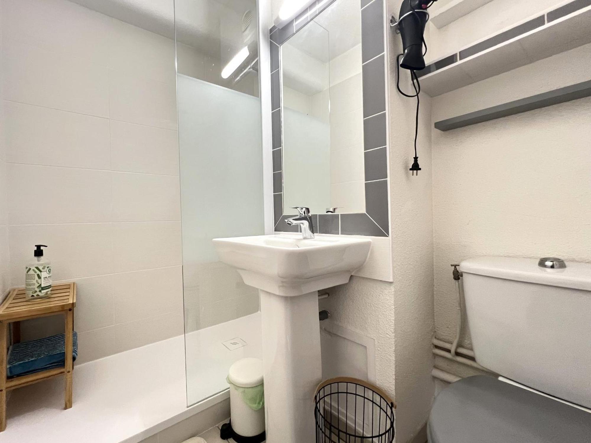 Lumineux En Centre-ville D'arcachon, Proche Commerces, Balcon, 4 Couchages - Fr-1-474-191